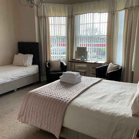 Glenora Guest House Whitby Bagian luar foto