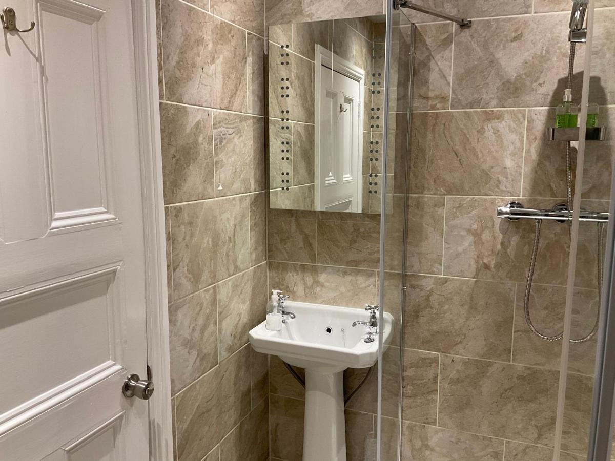 Glenora Guest House Whitby Bagian luar foto