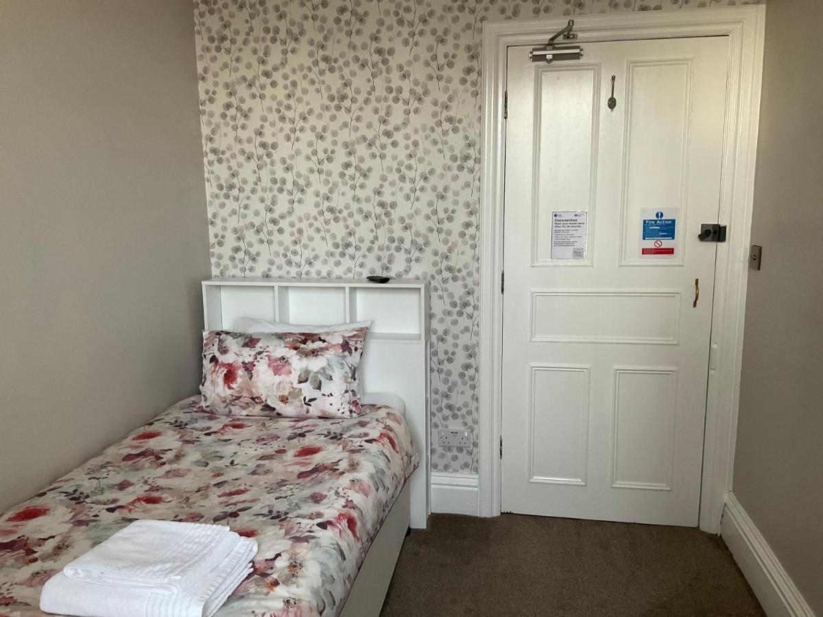 Glenora Guest House Whitby Bagian luar foto