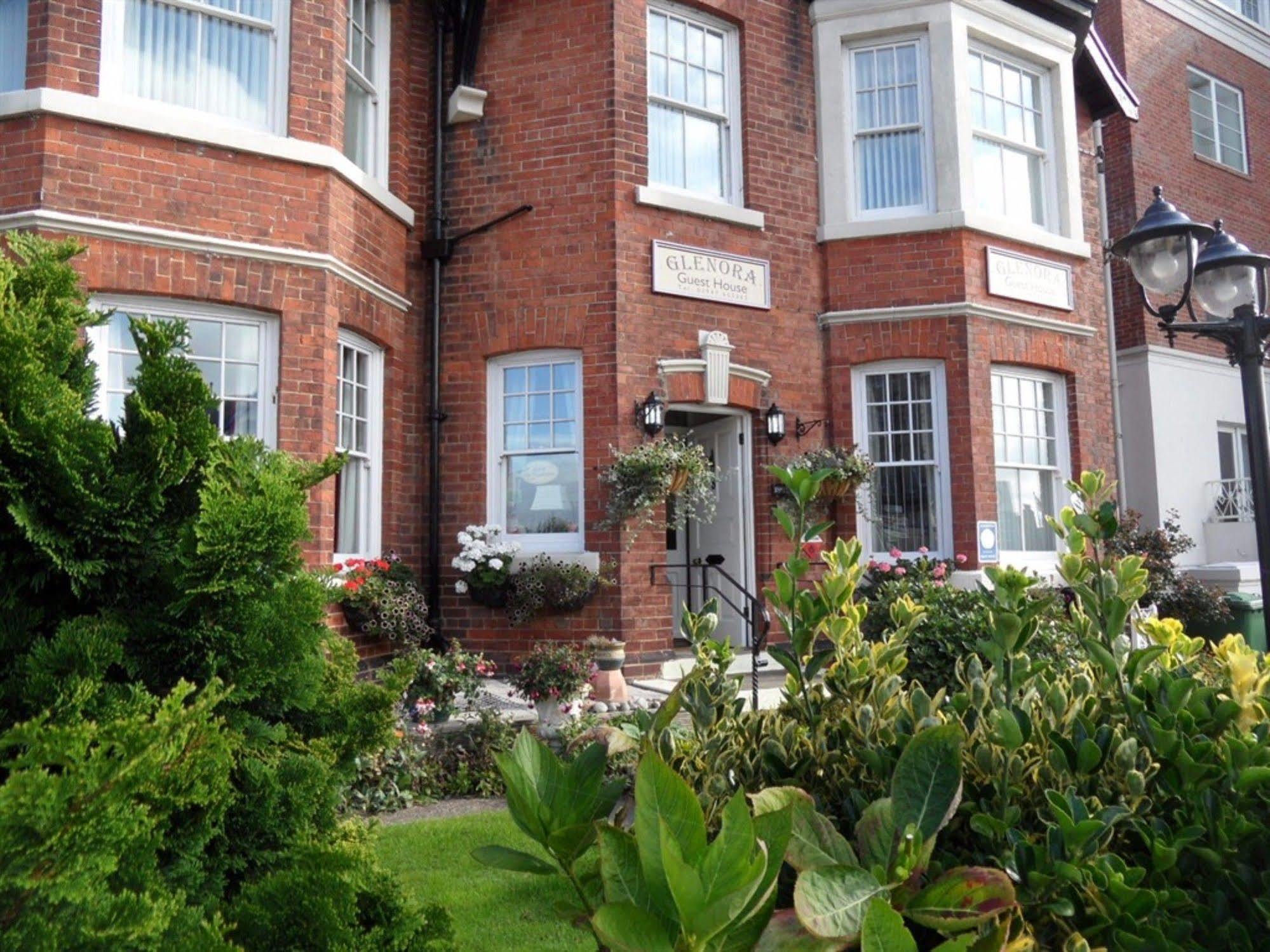 Glenora Guest House Whitby Bagian luar foto