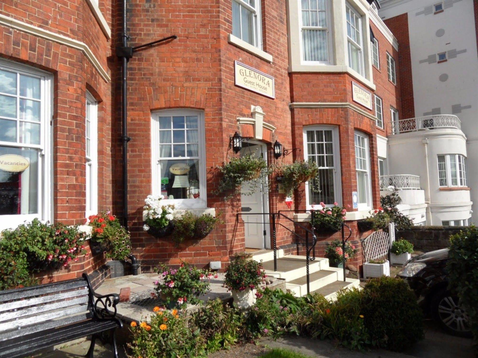 Glenora Guest House Whitby Bagian luar foto
