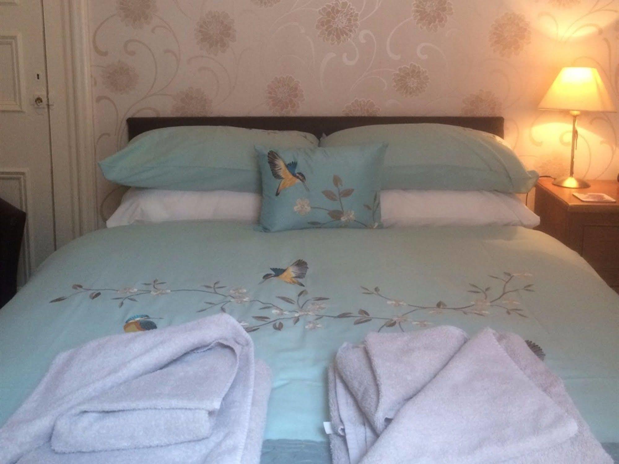 Glenora Guest House Whitby Bagian luar foto