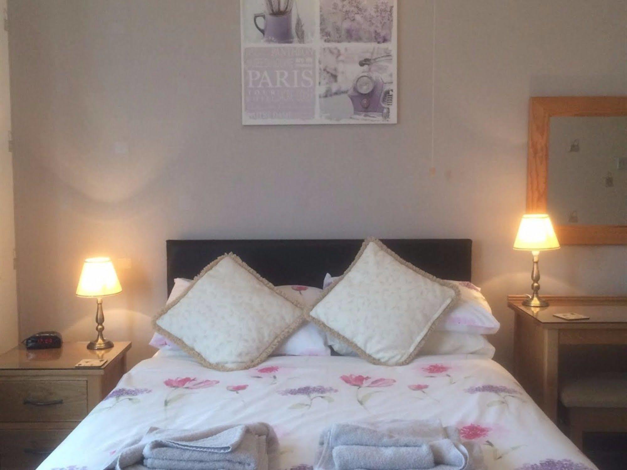 Glenora Guest House Whitby Bagian luar foto