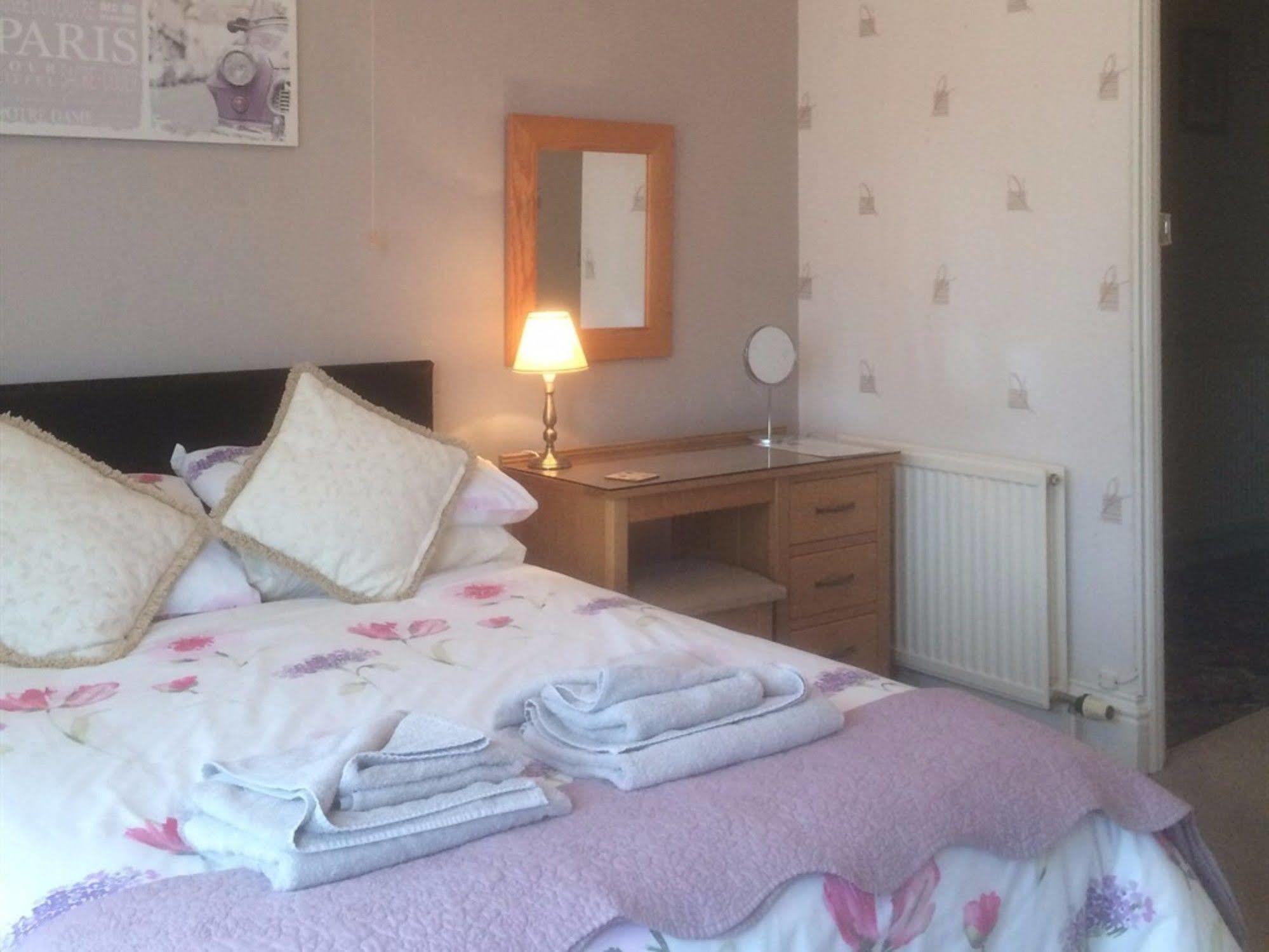 Glenora Guest House Whitby Bagian luar foto