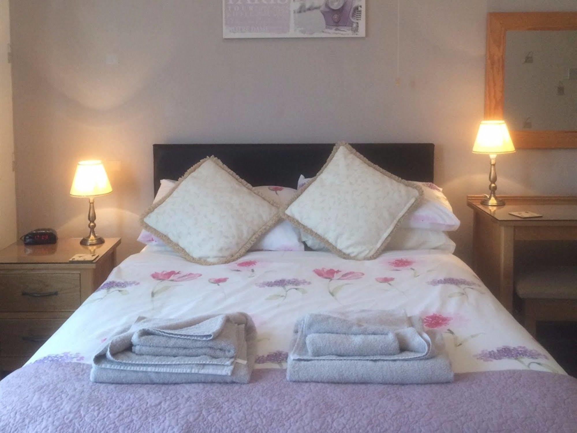 Glenora Guest House Whitby Bagian luar foto