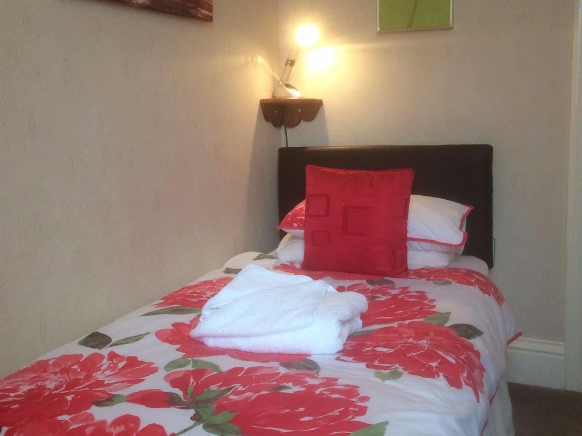 Glenora Guest House Whitby Bagian luar foto