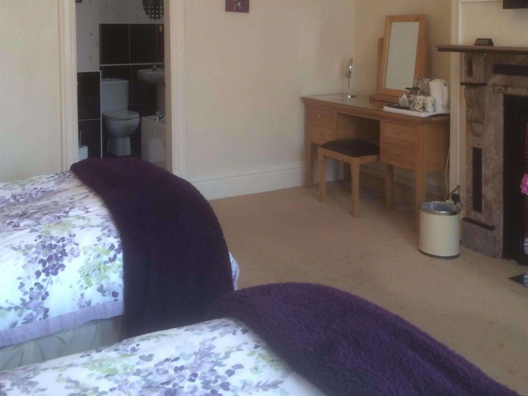 Glenora Guest House Whitby Bagian luar foto