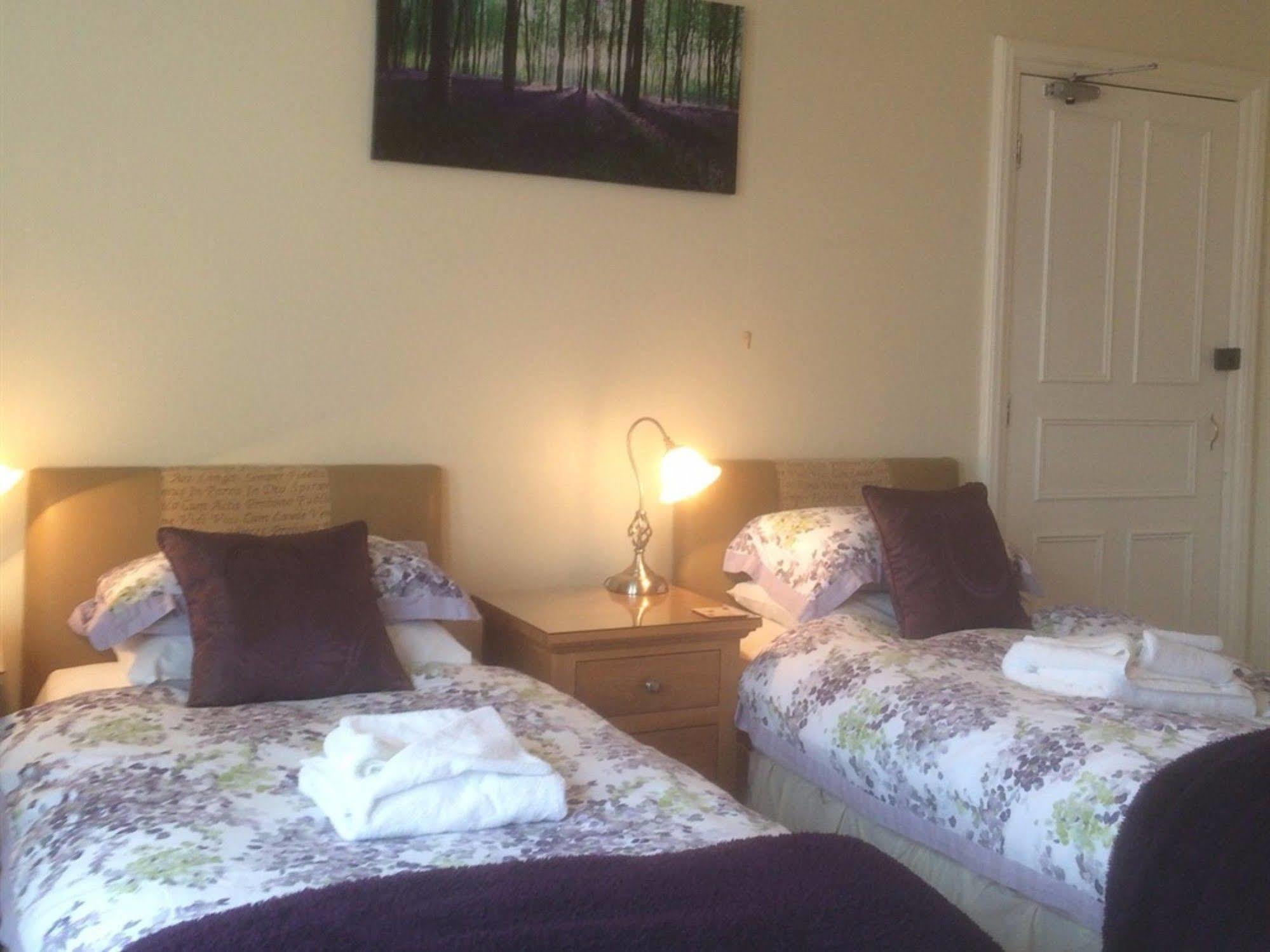 Glenora Guest House Whitby Bagian luar foto