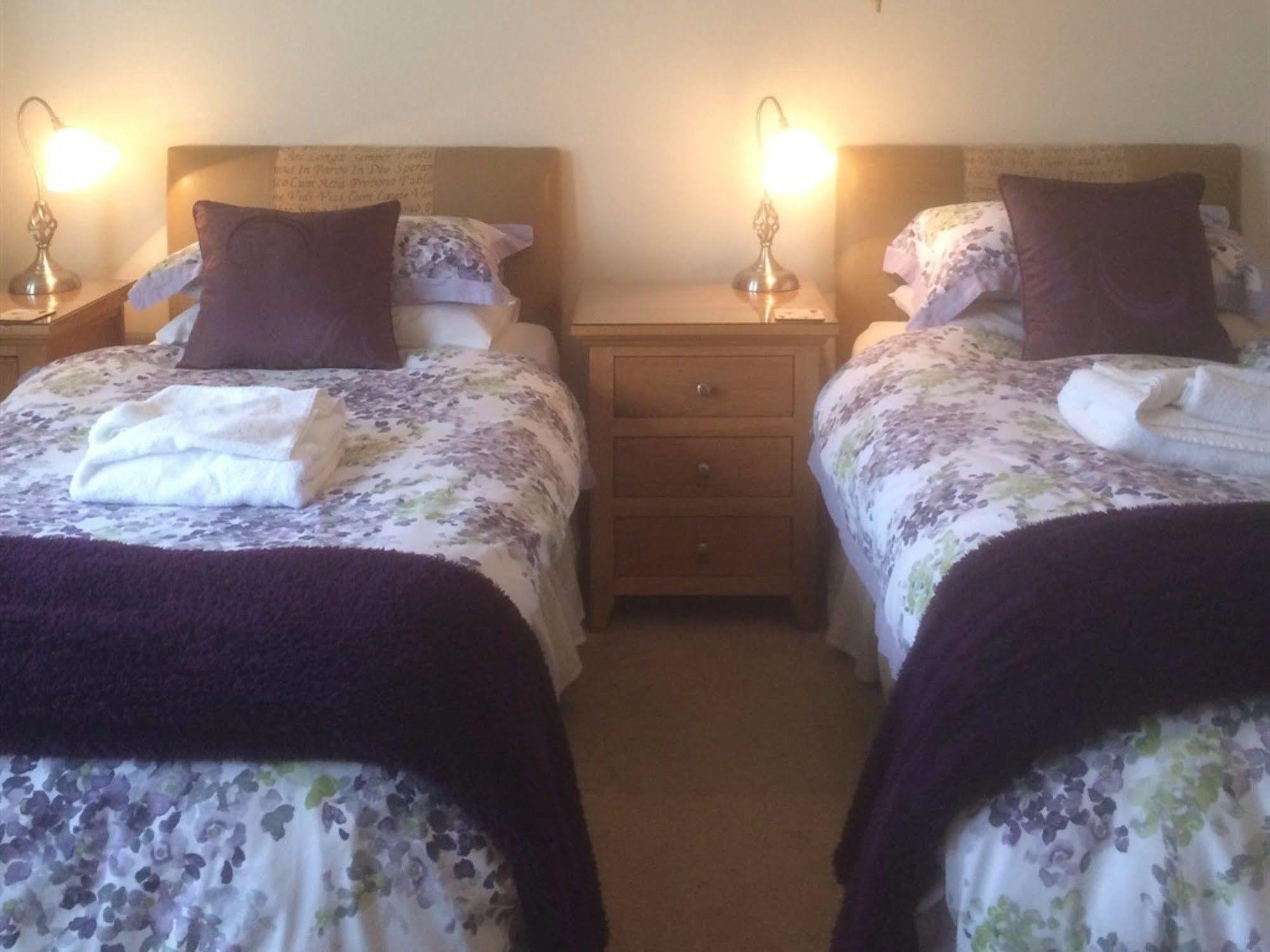 Glenora Guest House Whitby Bagian luar foto