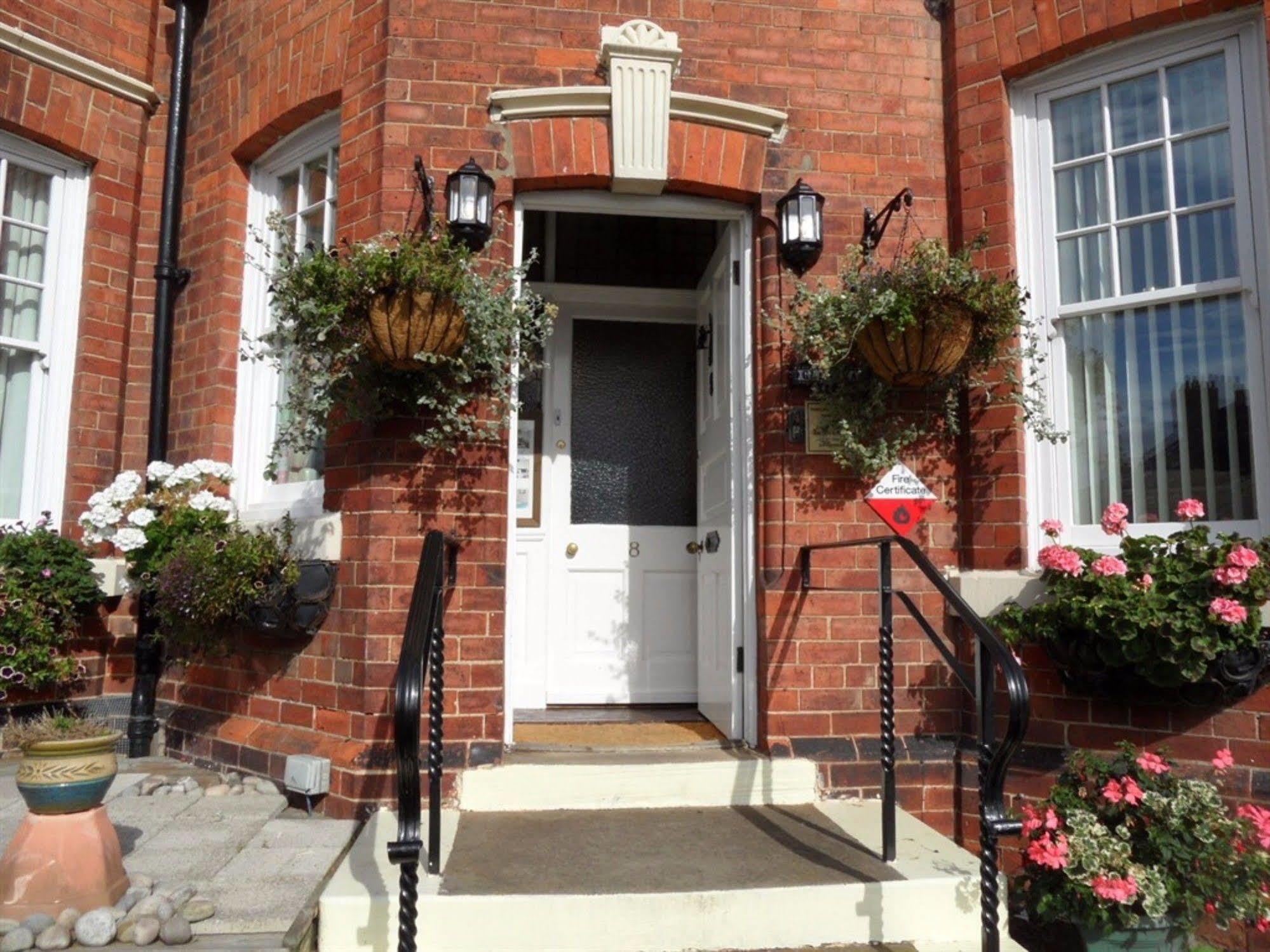 Glenora Guest House Whitby Bagian luar foto